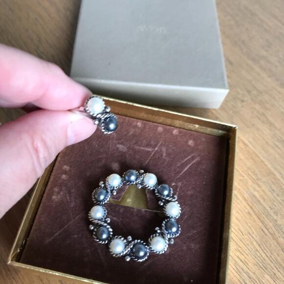 Vintage Avon Eclipse Silver Tone Faux Pearl Grey Rope Brooch Pin and Ring Set - Picture 1 of 6